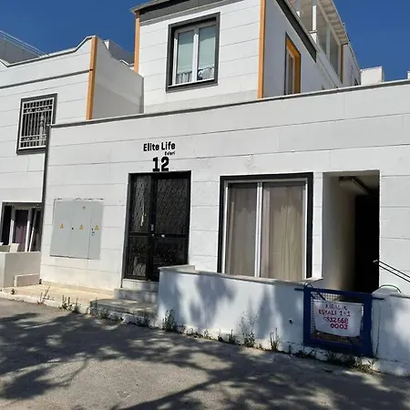 Eglence Merkezine Yakin Harika Bir Ev بودروم