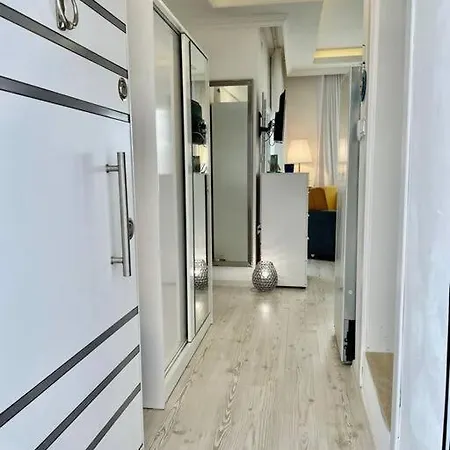Eglence Merkezine Yakin Harika Bir Ev Apartment